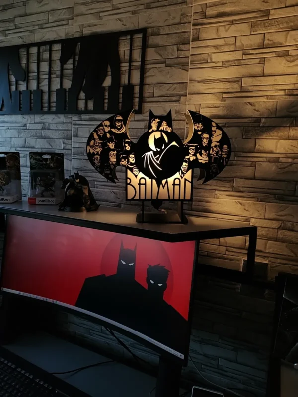 DJI_20260315_111012_511 Lámpara Batman Personajes Serie Animada