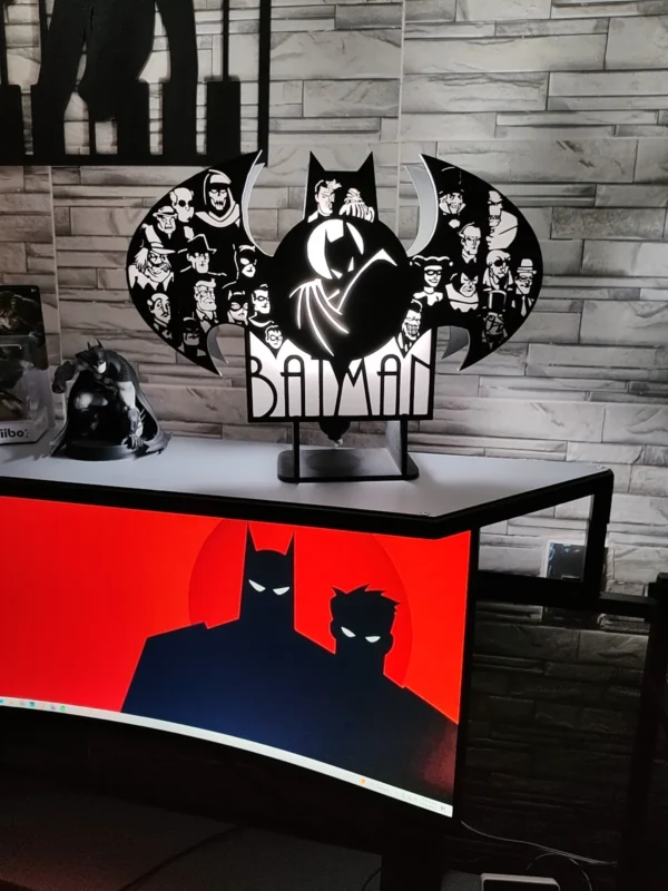DJI_20260315_115329_646 Lámpara Batman Personajes Serie Animada