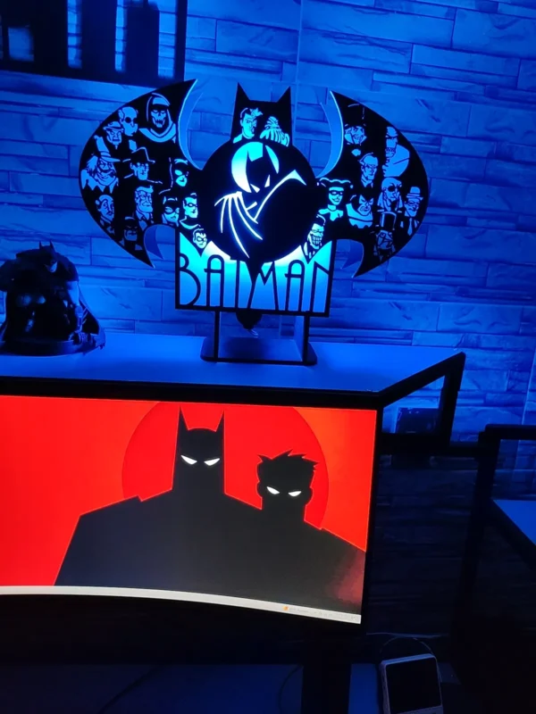 DJI_20260315_121404_785 Lámpara Batman Personajes Serie Animada