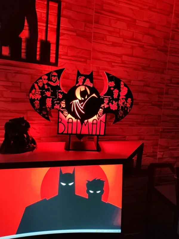 DJI_20260315_121527_805 Lámpara Batman Personajes Serie Animada