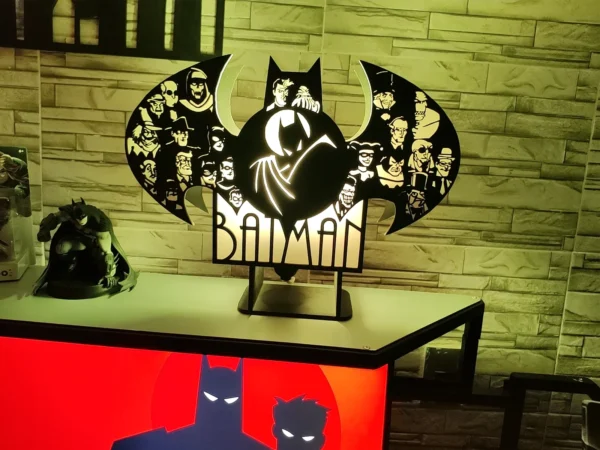 DJI_20260315_121734_862 Lámpara Batman Personajes Serie Animada