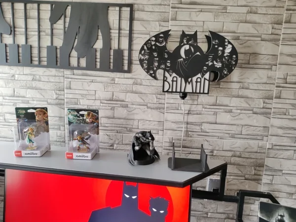 DJI_20260315_131200_1009 Lámpara Batman Personajes Serie Animada